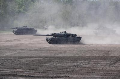 Canada to send four more battle tanks to Ukraine